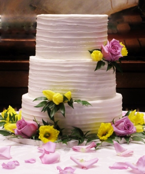 3 Tier White Buttercream with Fresh Florals 007 3