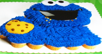 Cookie Monster Cupcake Cake 004